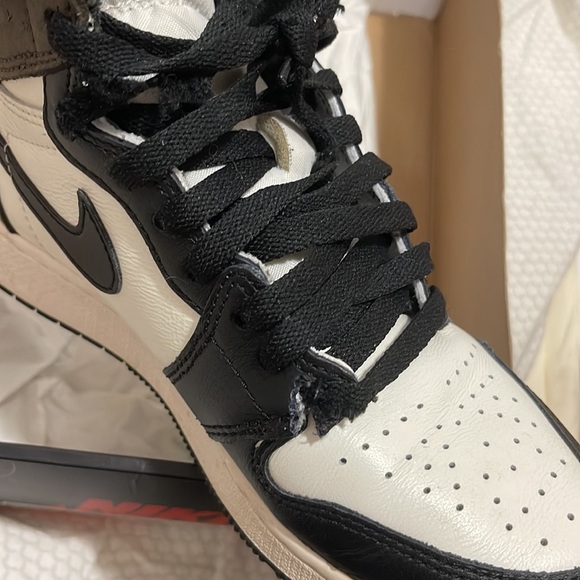 AIR JORDAN 1 MOCHAS 5.5Y - Picture 3 of 5